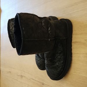 Gently used Paisley uggs!